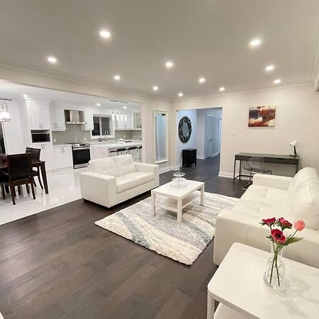 3-Bedroom Modern Luxury Apartment In The Heart Of City Toronto Esterno foto