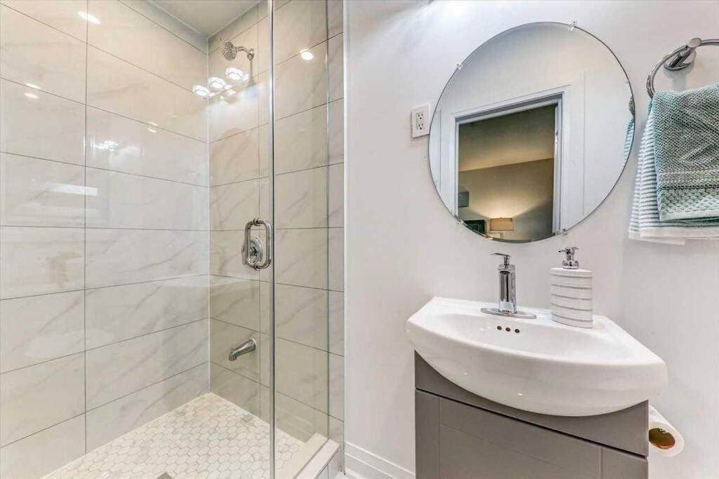 3-Bedroom Modern Luxury Apartment In The Heart Of City Toronto Esterno foto