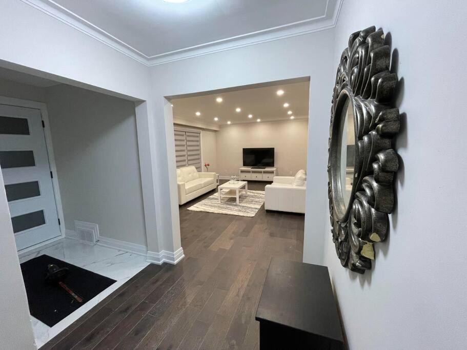3-Bedroom Modern Luxury Apartment In The Heart Of City Toronto Esterno foto