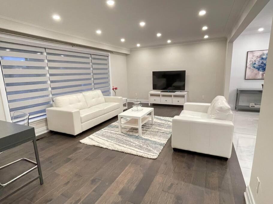 3-Bedroom Modern Luxury Apartment In The Heart Of City Toronto Esterno foto