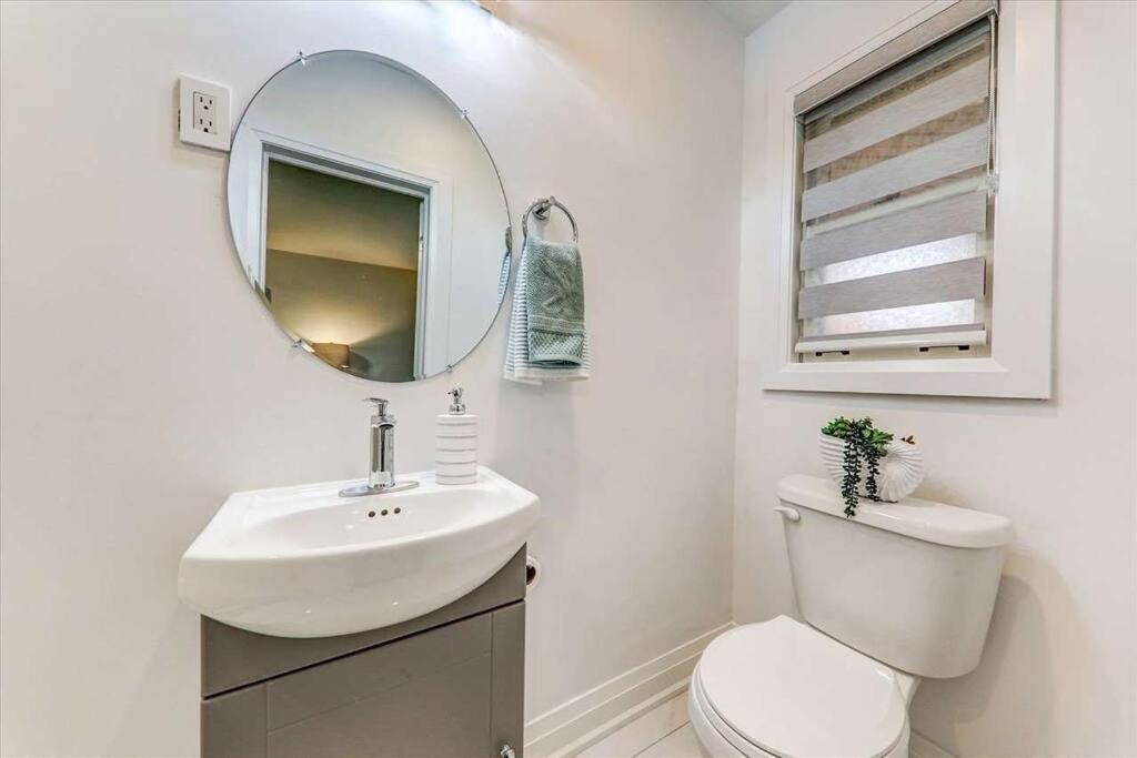 3-Bedroom Modern Luxury Apartment In The Heart Of City Toronto Esterno foto