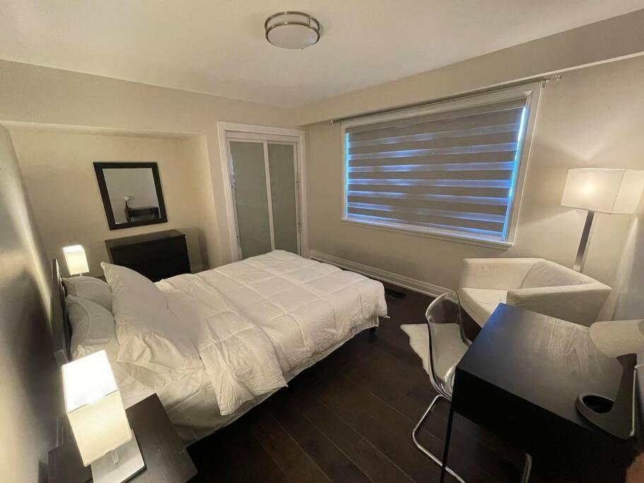 3-Bedroom Modern Luxury Apartment In The Heart Of City Toronto Esterno foto