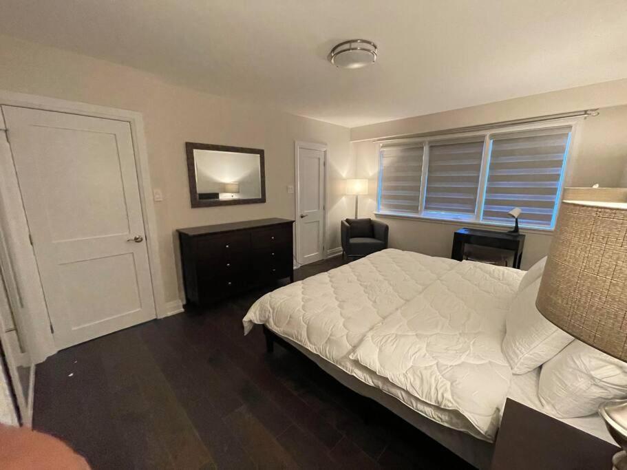 3-Bedroom Modern Luxury Apartment In The Heart Of City Toronto Esterno foto