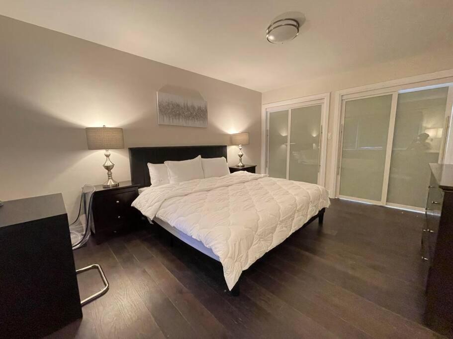 3-Bedroom Modern Luxury Apartment In The Heart Of City Toronto Esterno foto
