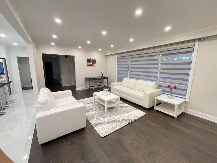 3-Bedroom Modern Luxury Apartment In The Heart Of City Toronto Esterno foto