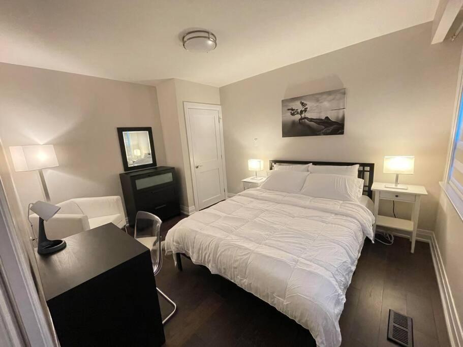 3-Bedroom Modern Luxury Apartment In The Heart Of City Toronto Esterno foto